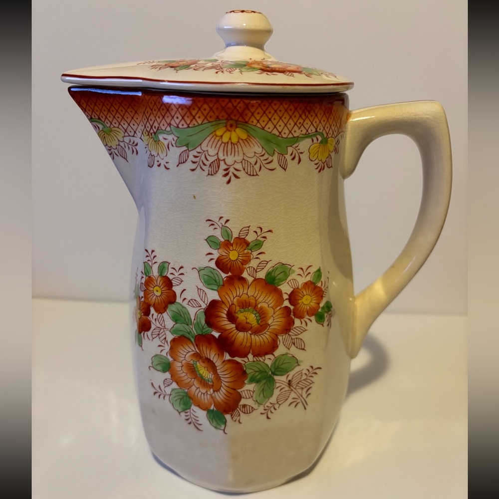 Mikoriware Pitcher